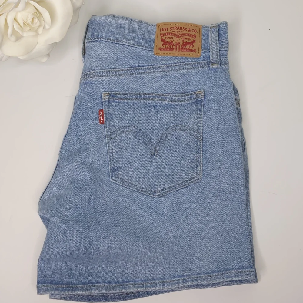 Leviś Strauss Jean  shorts distressed Shorts size 29